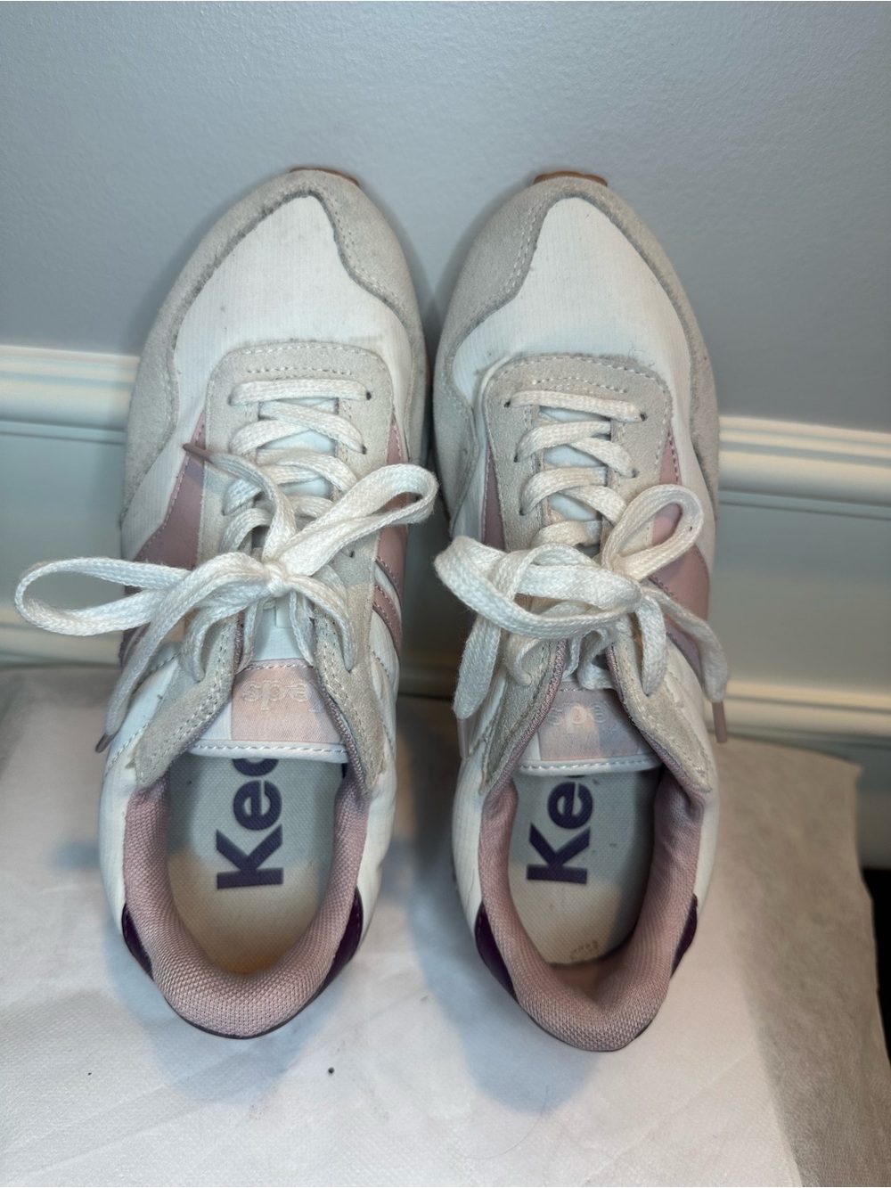 Keds Women’s Classic Runner in White and Light Pink size 7.5